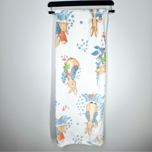 NWT Beatrix Potter The World Of Peter Rabbit Soft Plush Throw Blanket 50”x70” - Picture 2 of 5